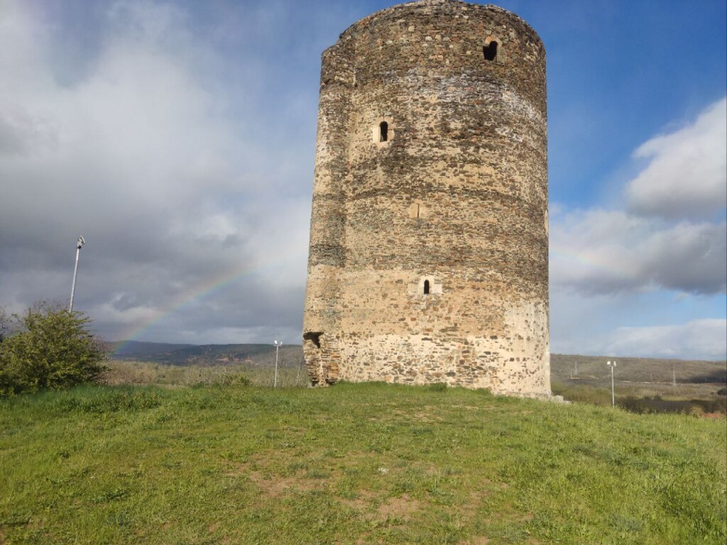 La Fascinante Historia de la Impresionante Torre de Ordás en León