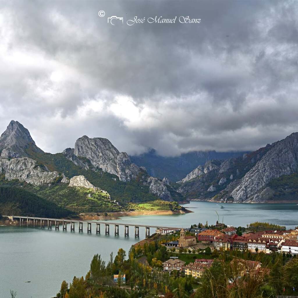 Snapinsta.app 472007871 2387909511542190 1873873252232758863 n 10801 1 Rutas de Senderismo Imprescindibles en León en 2025