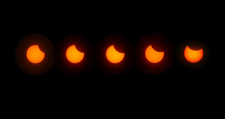 03MAX202503685702 Así se vivió el eclipse solar del 29 de marzo. León se oscurece parcialmente:🌒