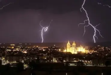 Alerta amarilla en León por fuertes tormentas este viernes, según AEMET 21 imagenes tormenta electrica leon 1140x570 1 Alerta amarilla en León por fuertes tormentas este viernes, según AEMET