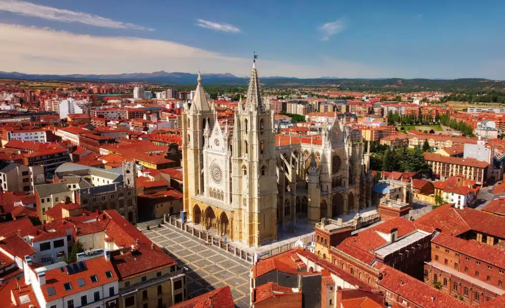 Iglesias de León 2025: Un Recorrido Histórico por los Templos Más Emblemáticos 13 Iglesias de León: Catedral de León