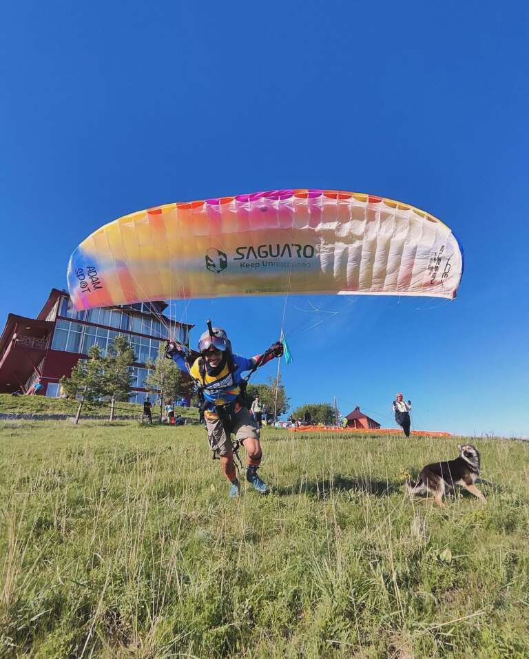 500687083 18505802584019490 4625321848224526772 n El Leonés que Triunfa en el Parapente de Precisión por Todo el Planeta