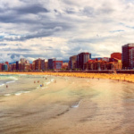 ‘Tren Playero’ entre León y Gijón o cómo ir a la playa por el increíble precio de 11€