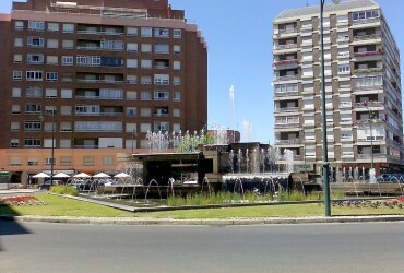 Adiós a la Fuente de Pinilla en León: Reforma Total con Jardines y Arte Contemporáneo