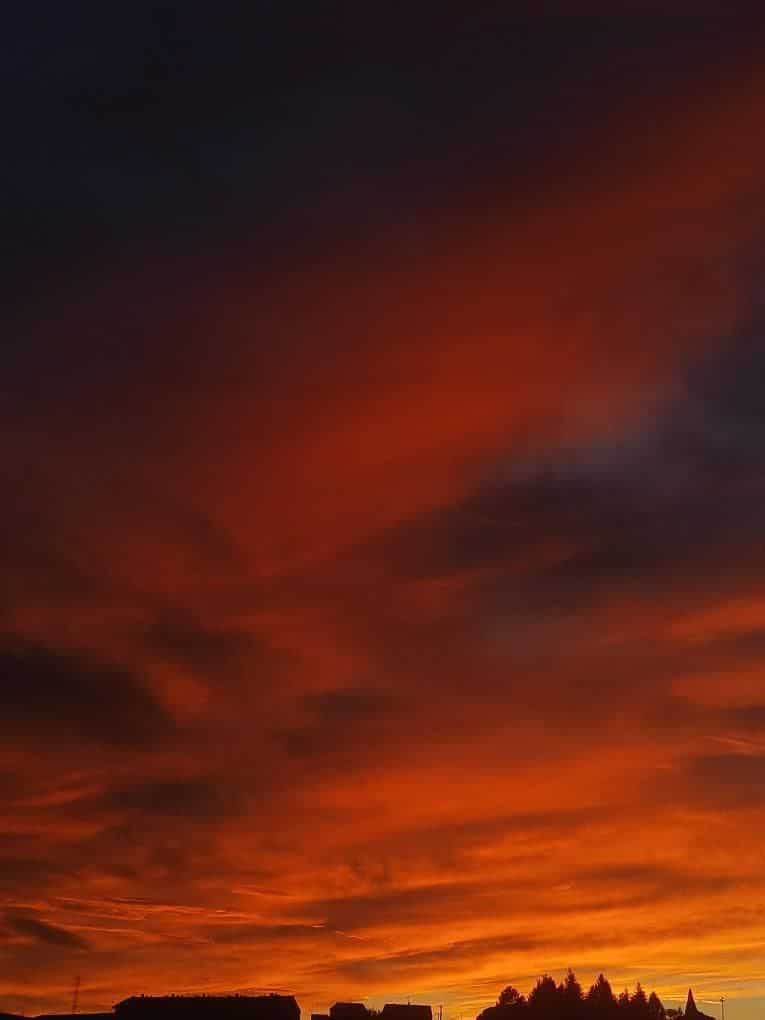 photo 2025 12 02 09 27 41 El increíble Cielo de León que nos regaló la tarde del 1 de Diciembre🌅